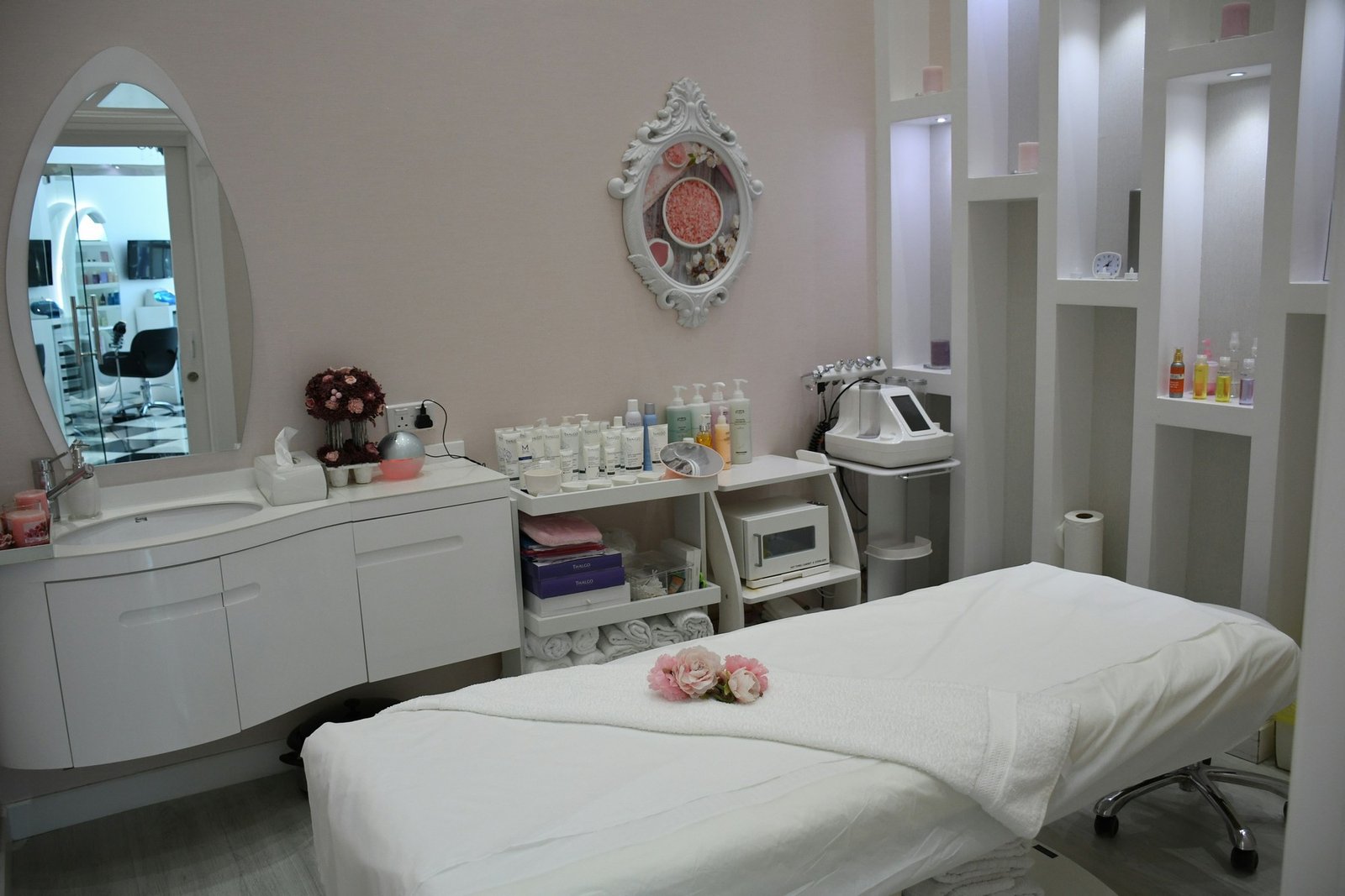 Wimpernextensions werden im Studio professionell entfernt